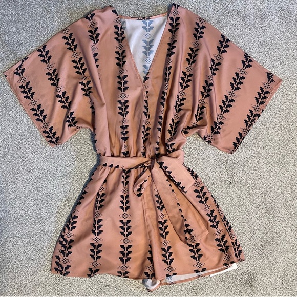 CLOSET CLEAROUT!!! Cupshe Clarinda Belted Geo Print Romper - Picture 4 of 8